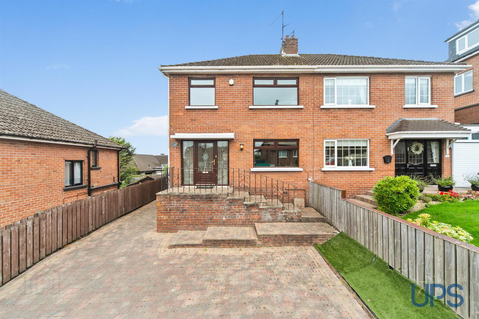 6 Hillhead Avenue 32 of 33