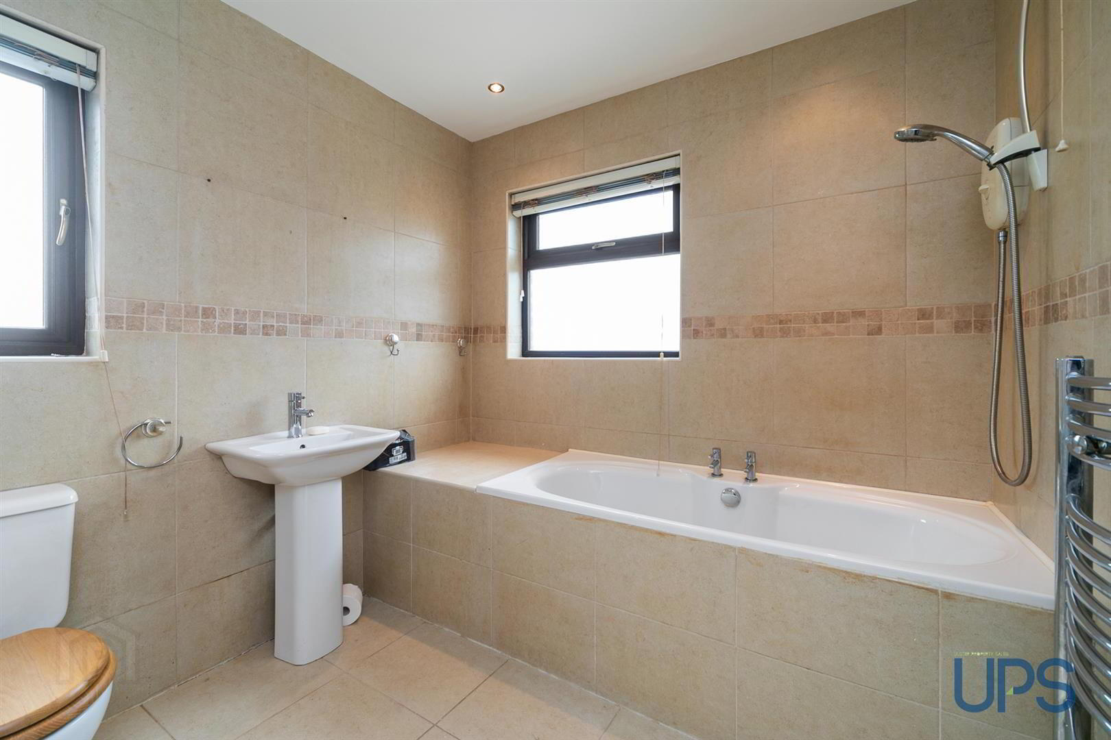 6 Hillhead Avenue 21 of 33