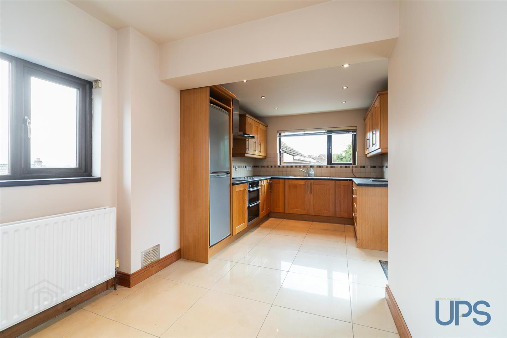 6 Hillhead Avenue 9 of 33