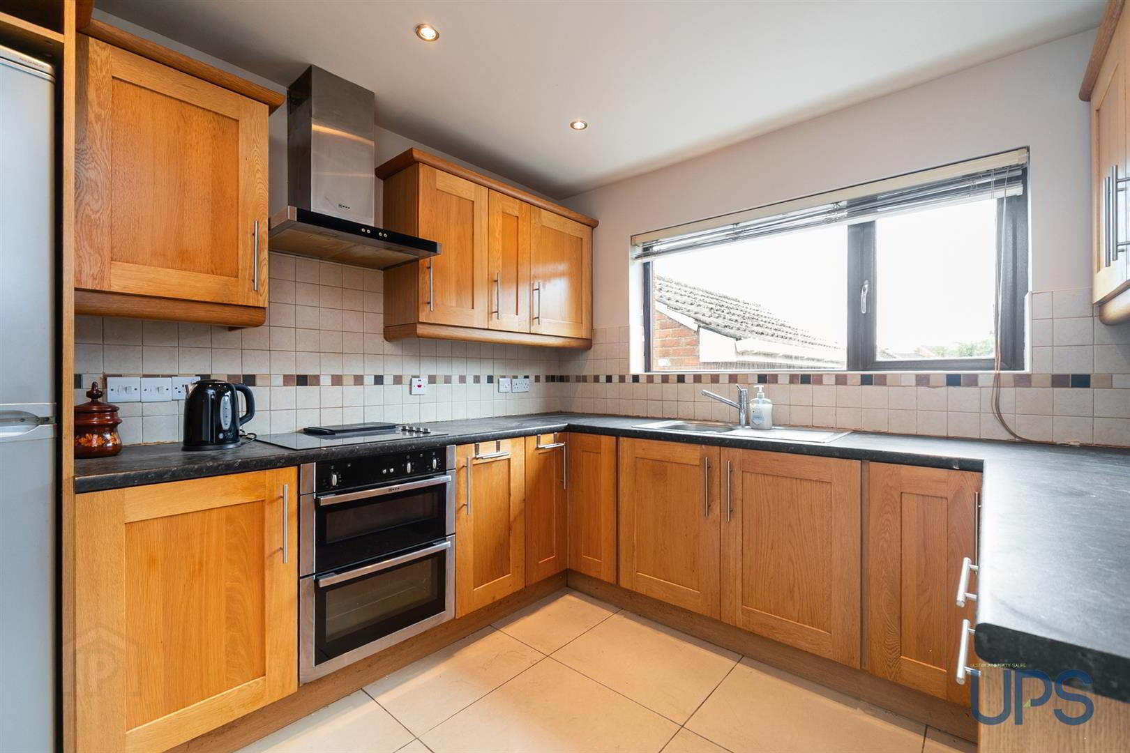 6 Hillhead Avenue 11 of 33