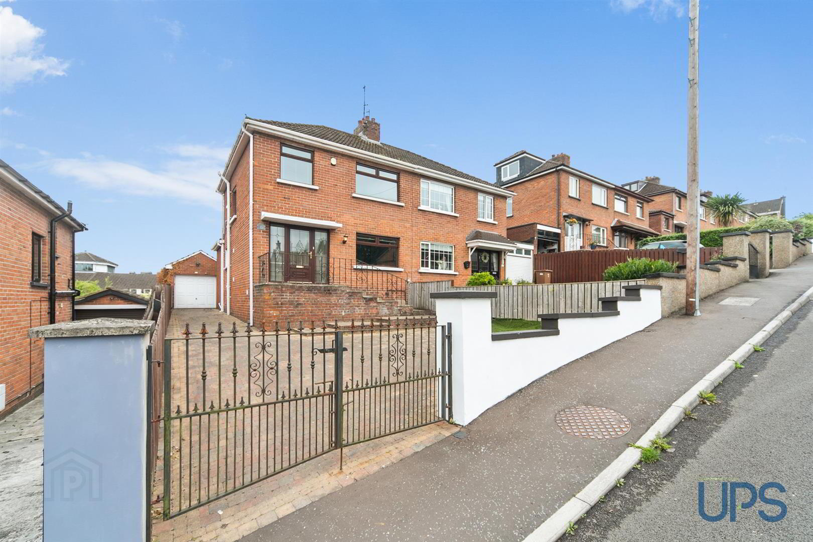 6 Hillhead Avenue 1 of 33
