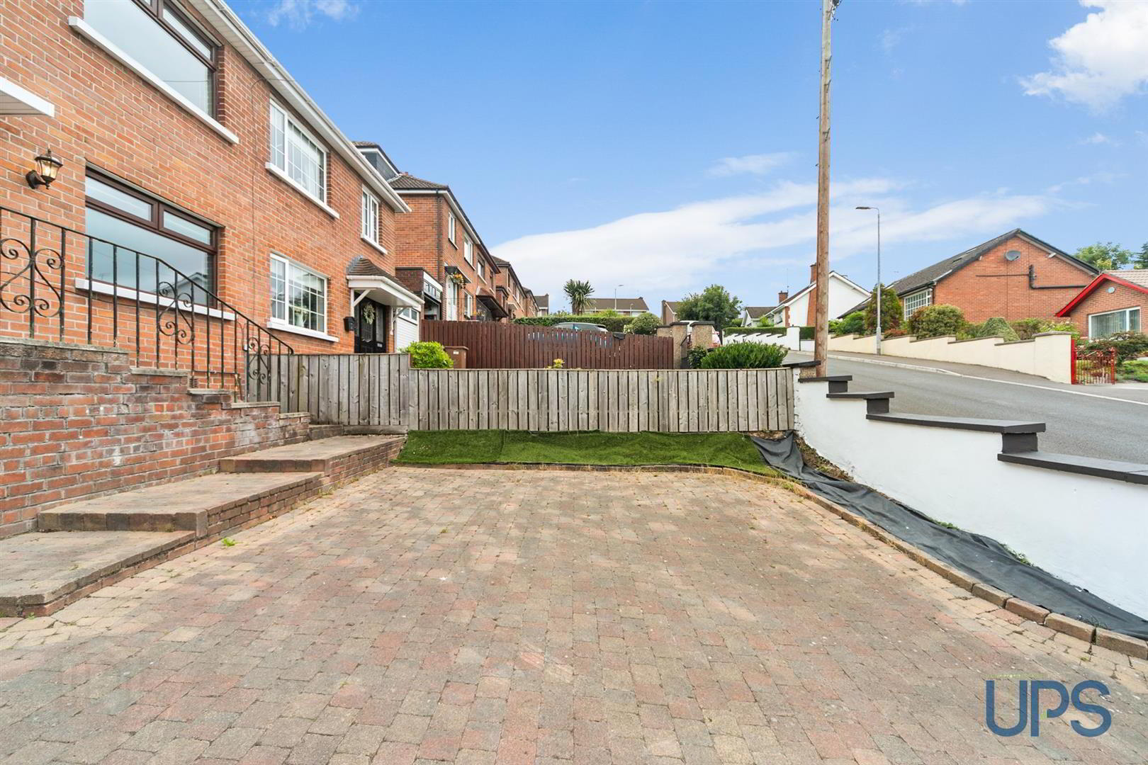 6 Hillhead Avenue 33 of 33
