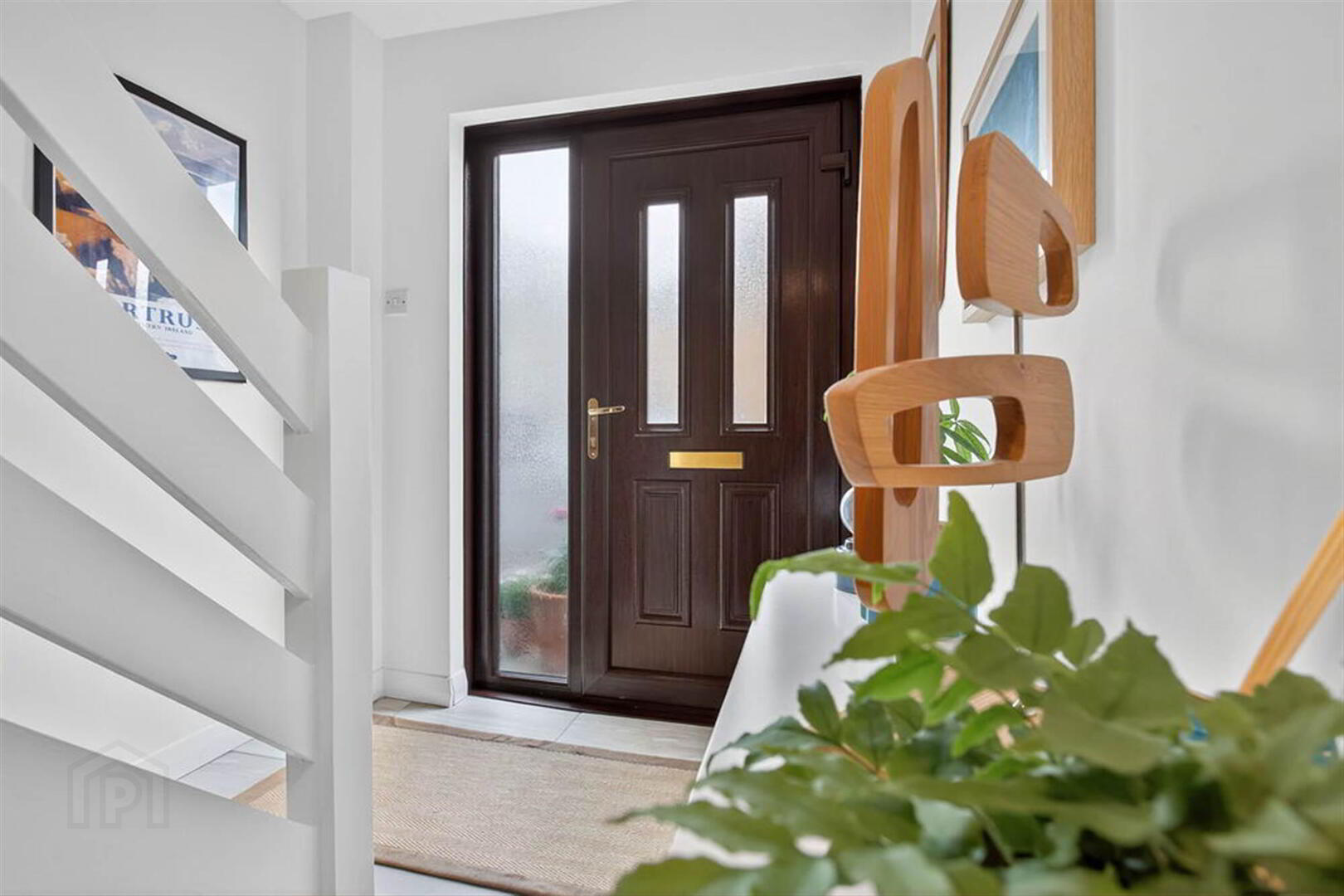 6 Causeway Court 4 of 19