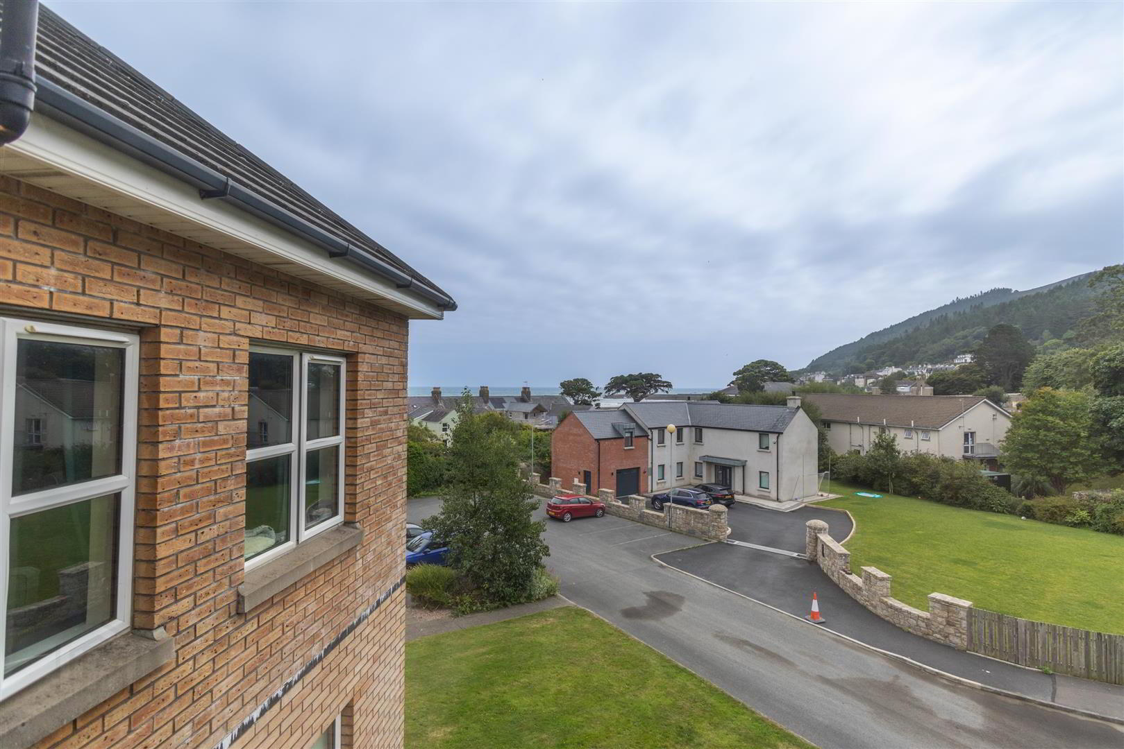 23 Lawnfield Grove 10 of 18