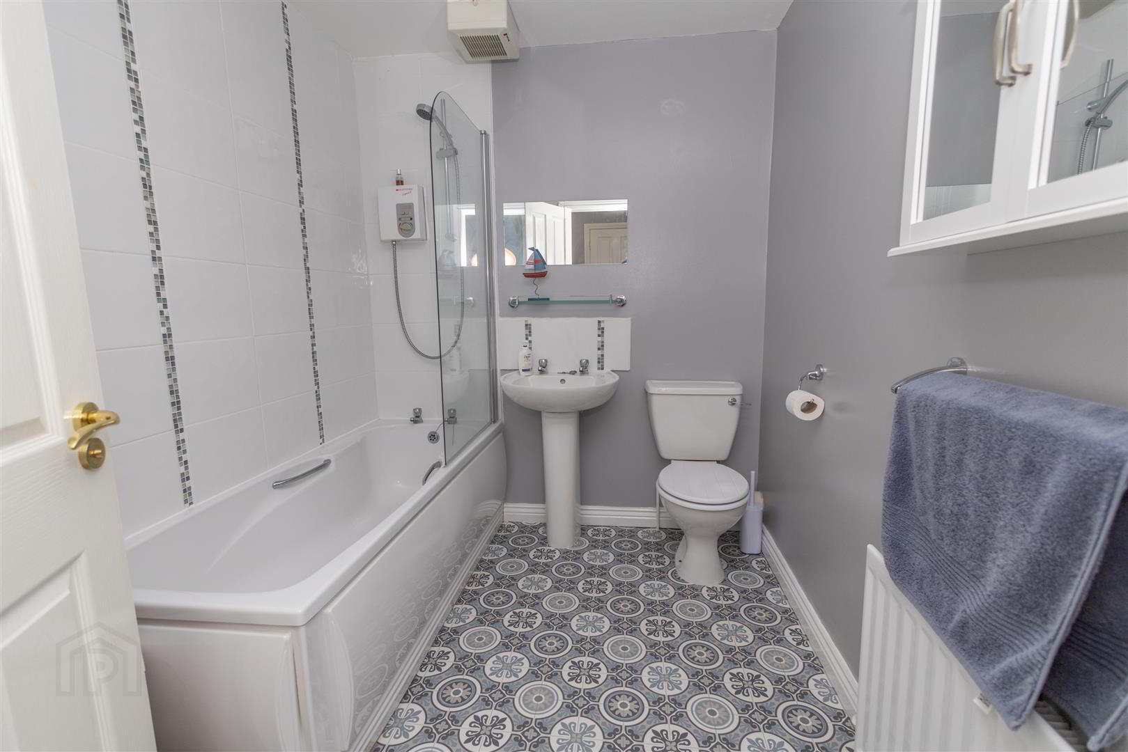 23 Lawnfield Grove 17 of 18