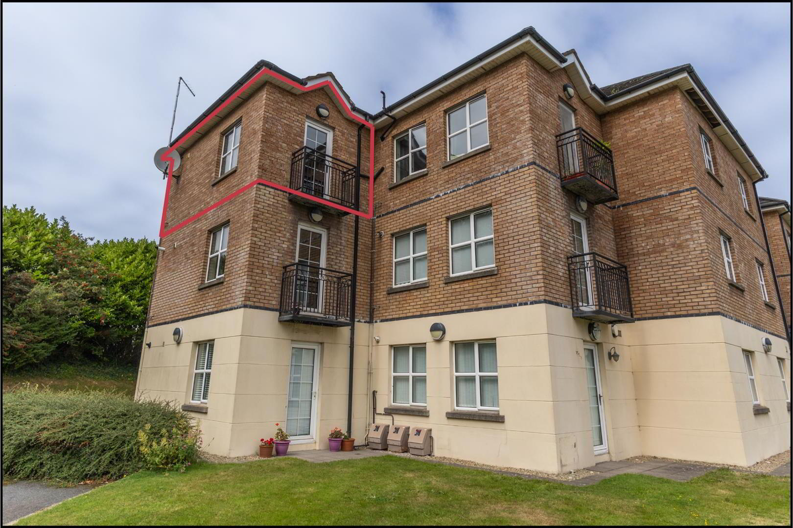 23 Lawnfield Grove 2 of 18