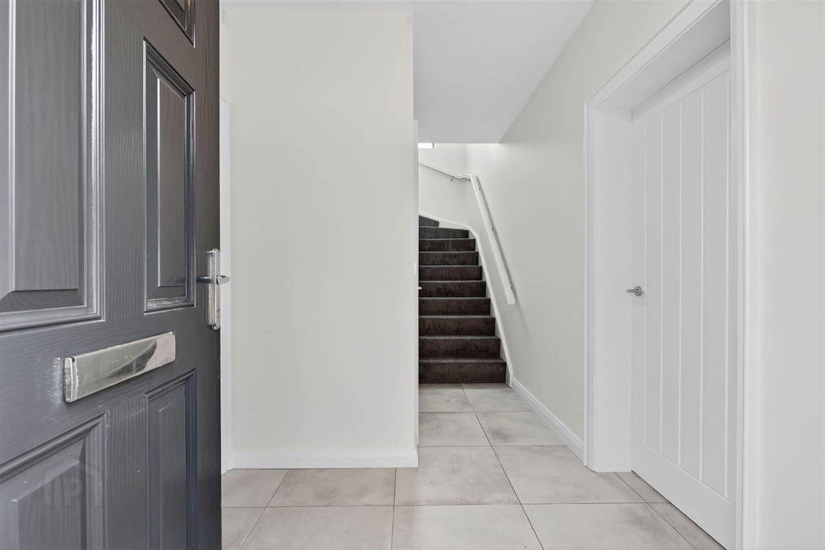 15a Willowfield Crescent 4 of 35