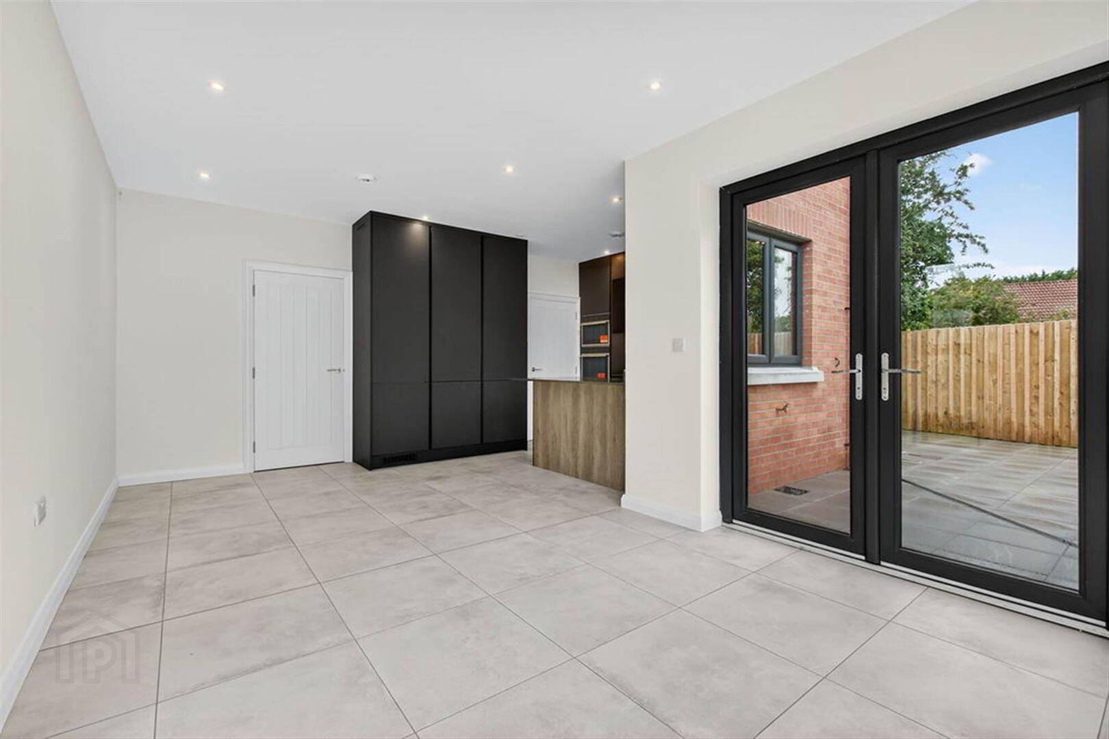 15a Willowfield Crescent 10 of 35