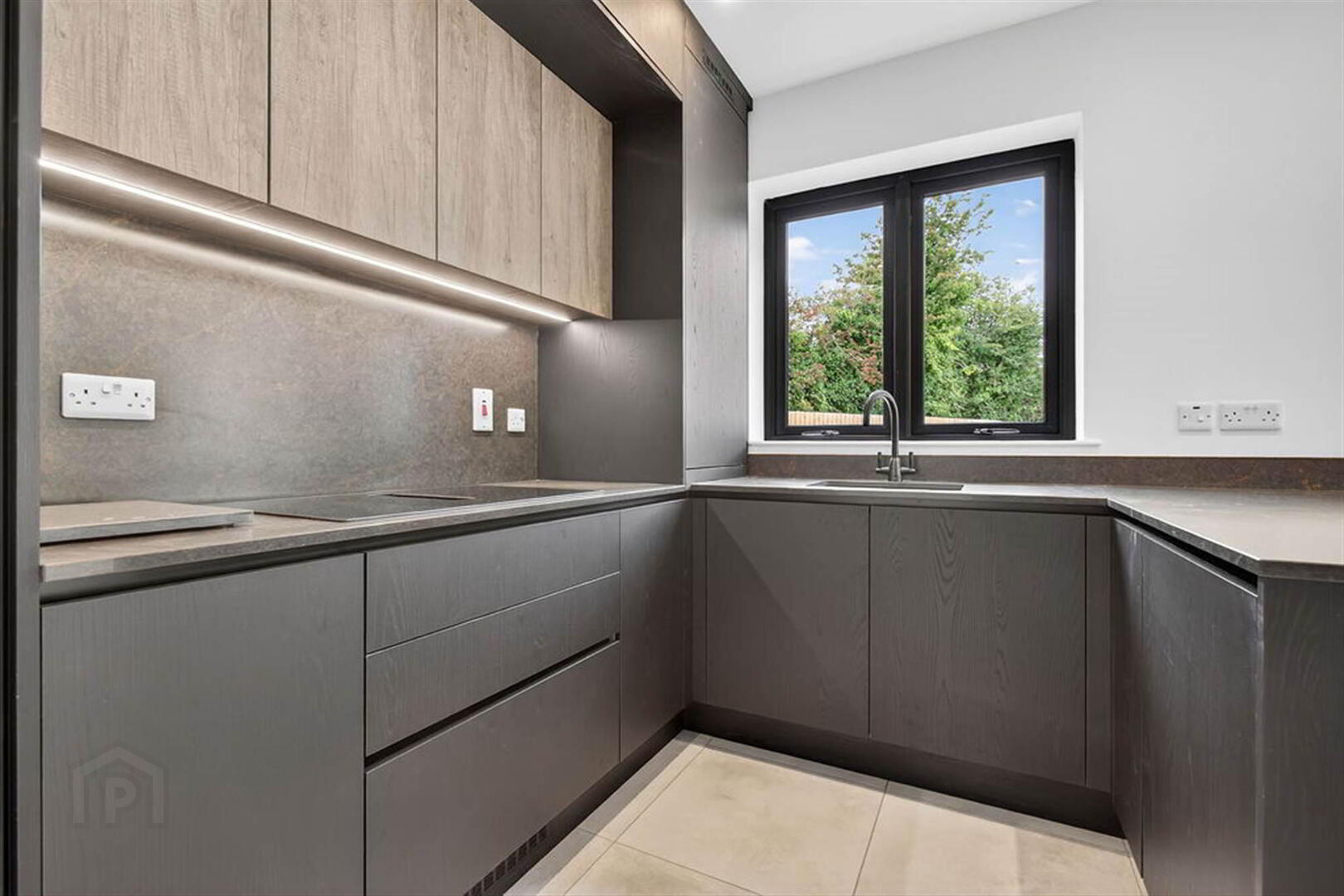 15a Willowfield Crescent 9 of 35