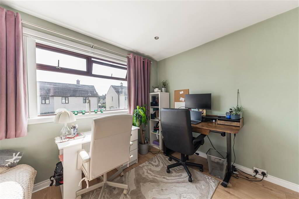 17 Garron Crescent 15 of 31