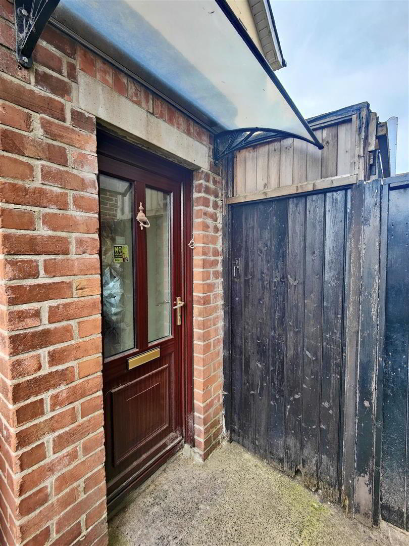 160 Joanmount Gardens 2 of 18