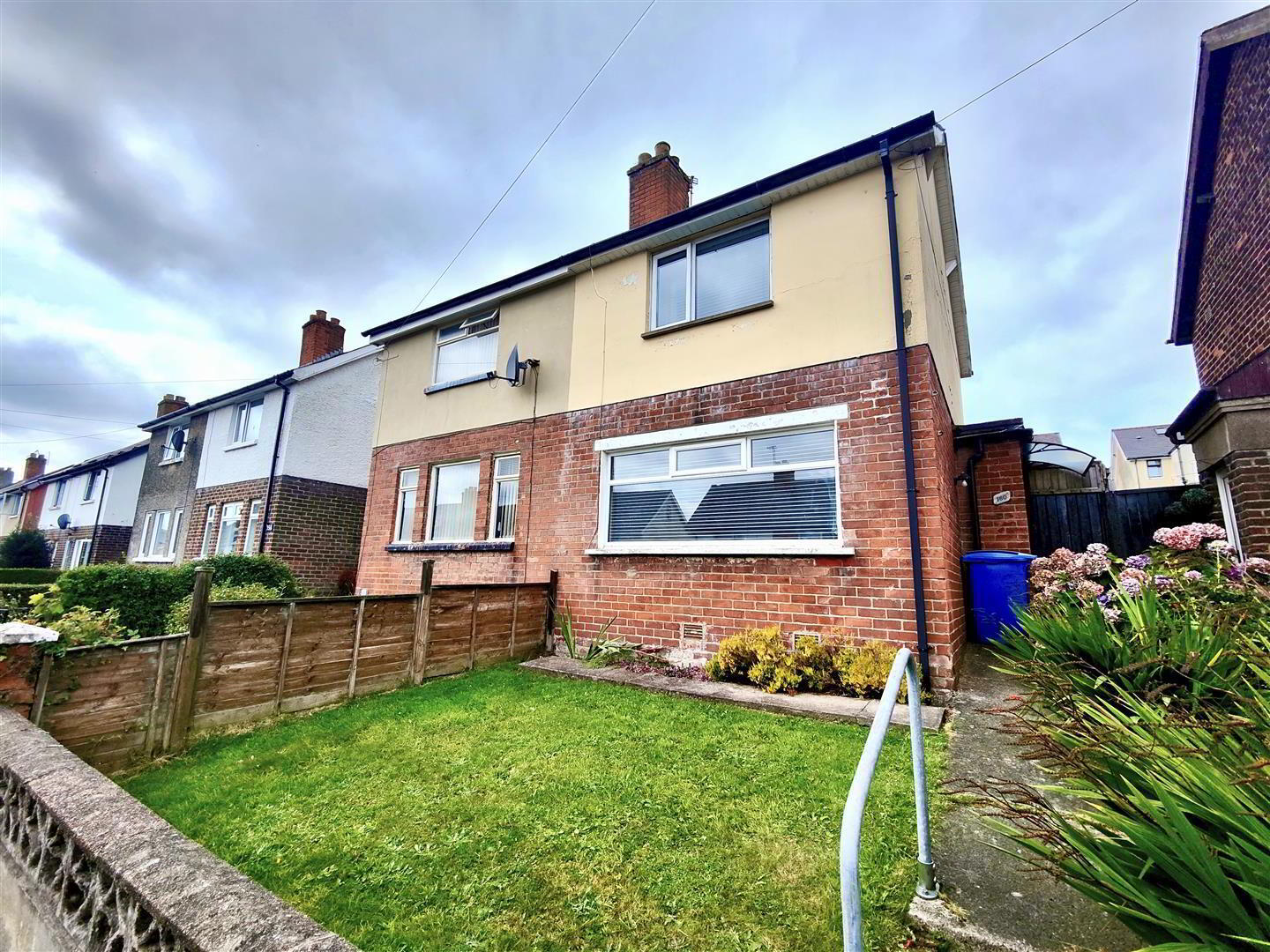 160 Joanmount Gardens 1 of 18