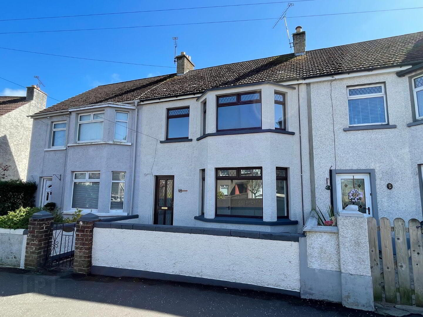 18 Hazelbank Road 1 of 21