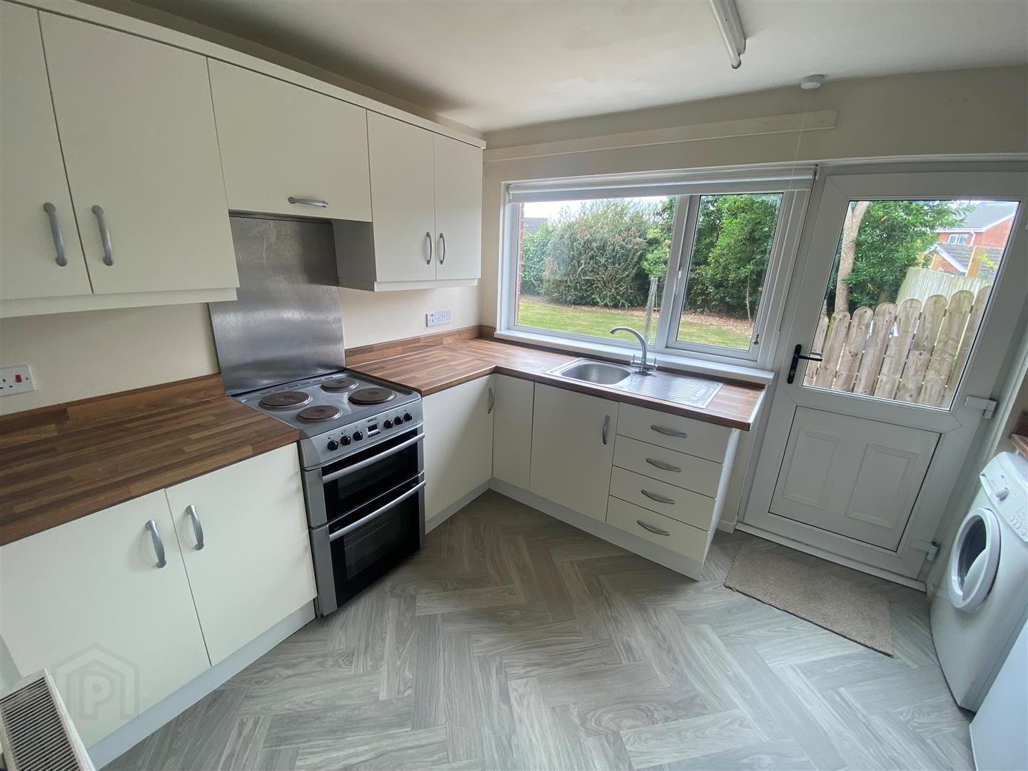 15 Albany Avenue 6 of 14