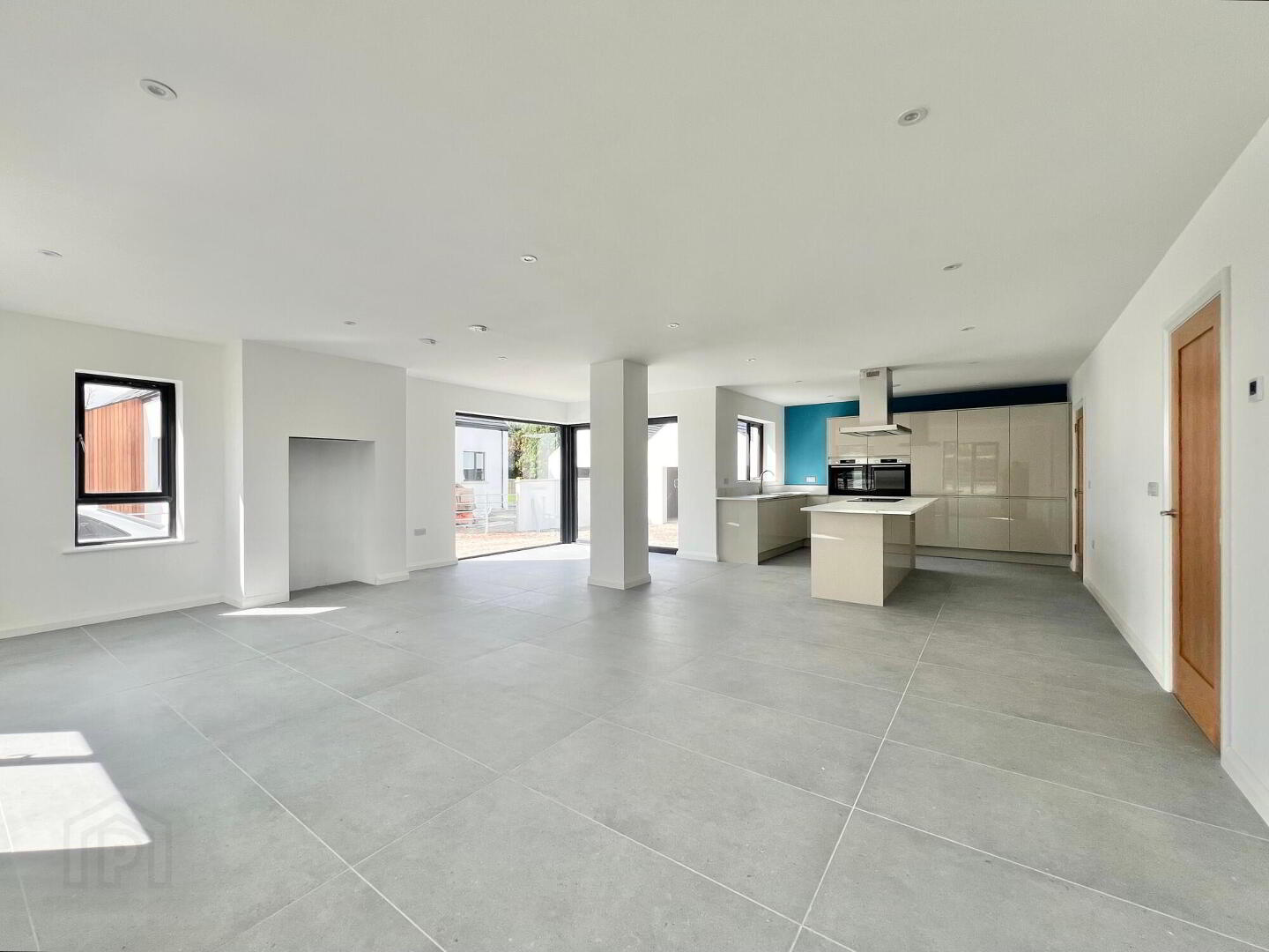 26b Crewe Road 3 of 30