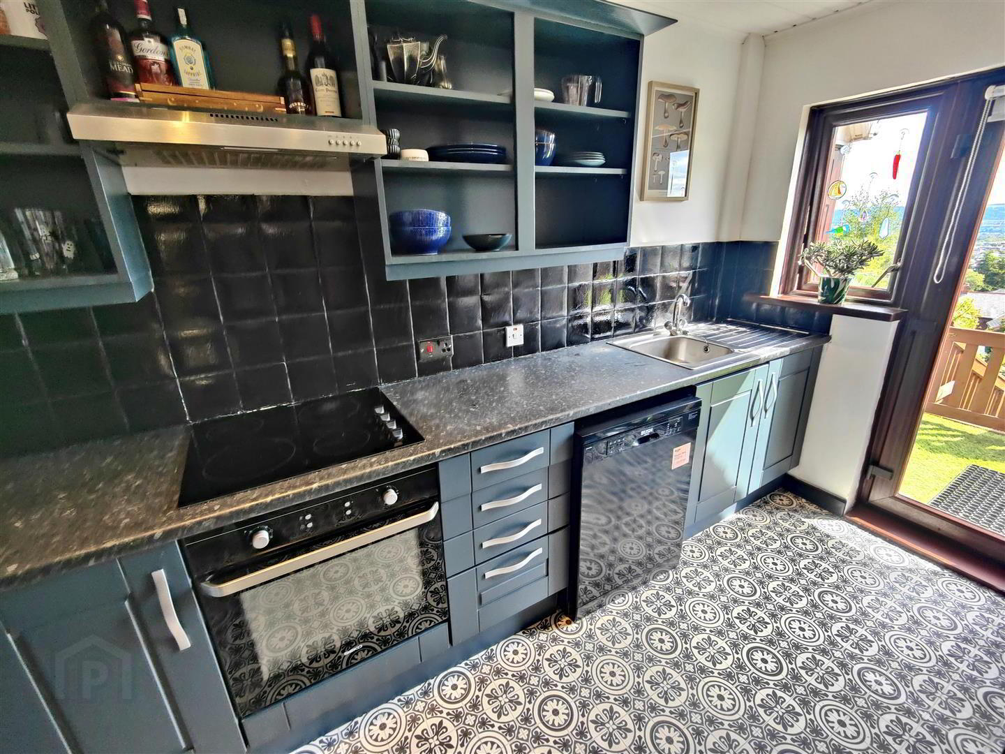 17 Squires Hill Road 8 of 28