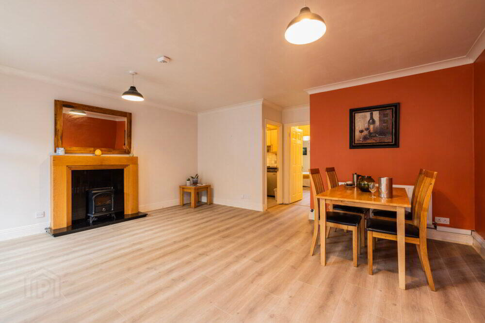 Apt 17, Heath Square 4 of 15