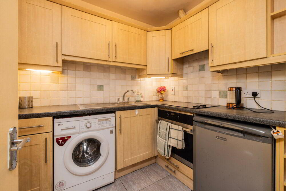 Apt 17, Heath Square 7 of 15