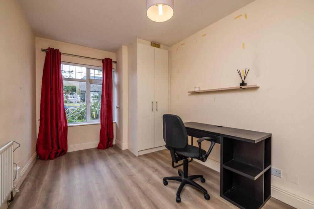 Apt 17, Heath Square 9 of 15