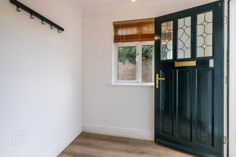 Apt 17, Heath Square 13 of 15