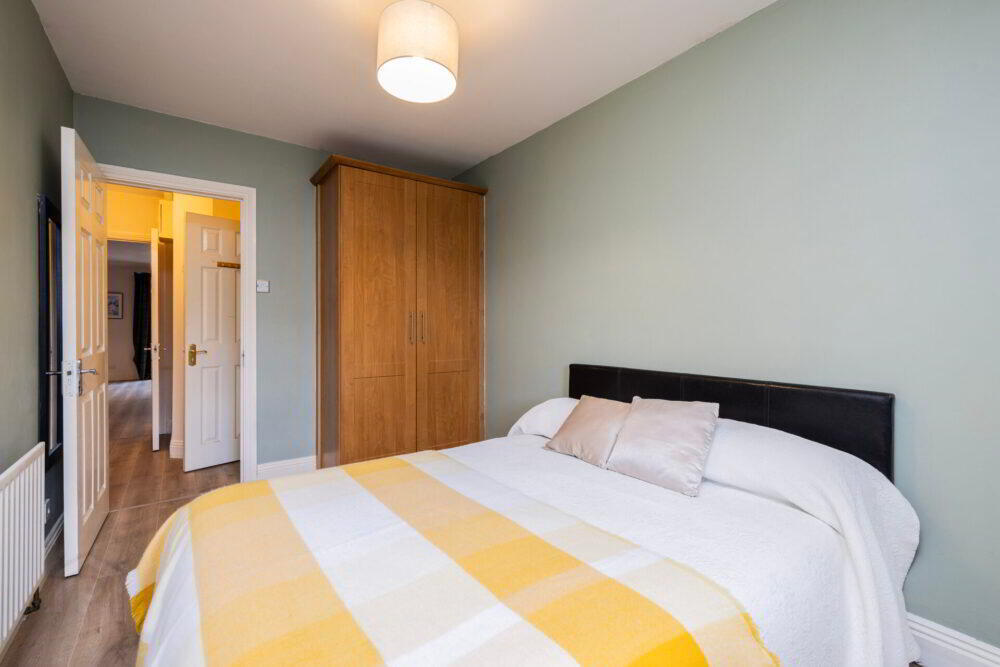 Apt 17, Heath Square 12 of 15