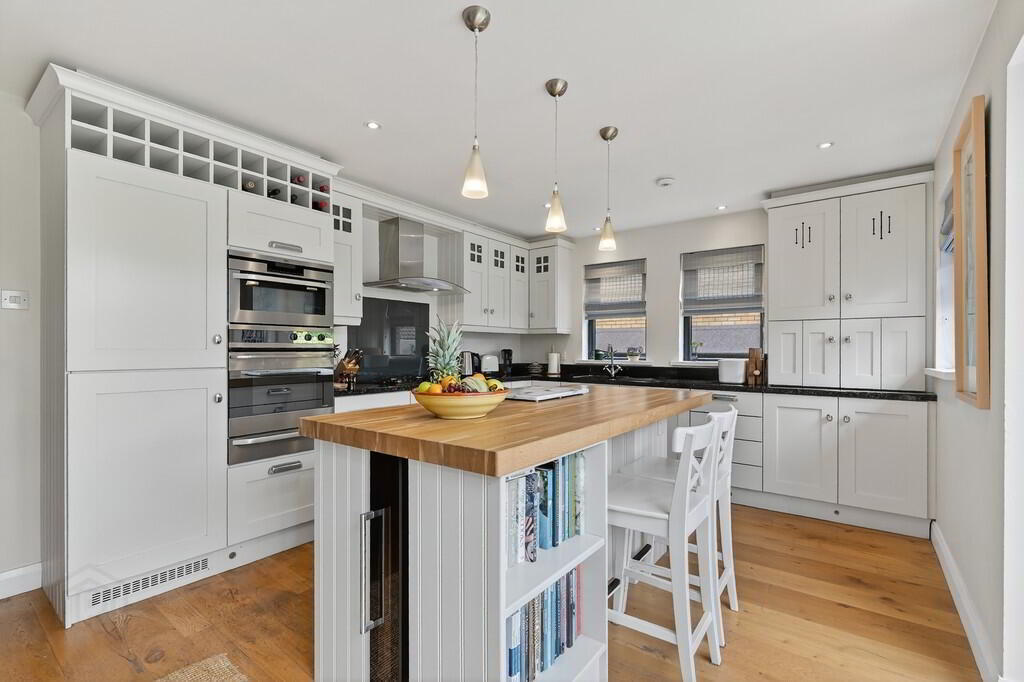 5 Manse Park 17 of 45