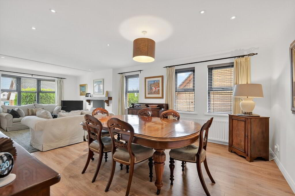 5 Manse Park 10 of 45