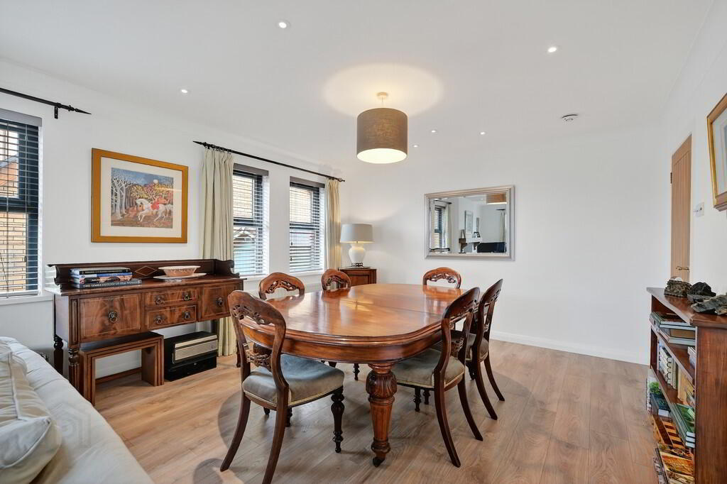5 Manse Park 9 of 45