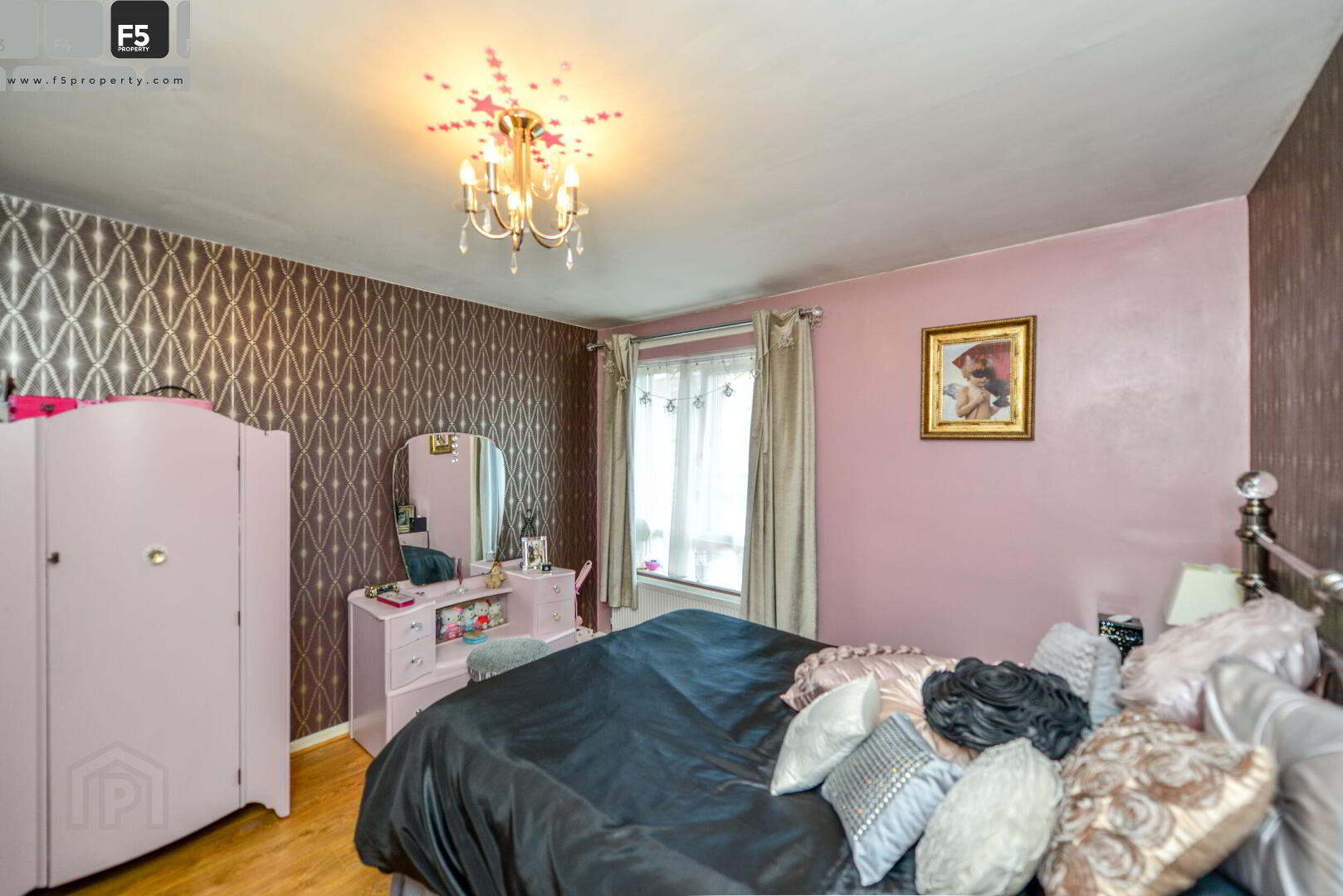 10 Renfrew Walk 7 of 11