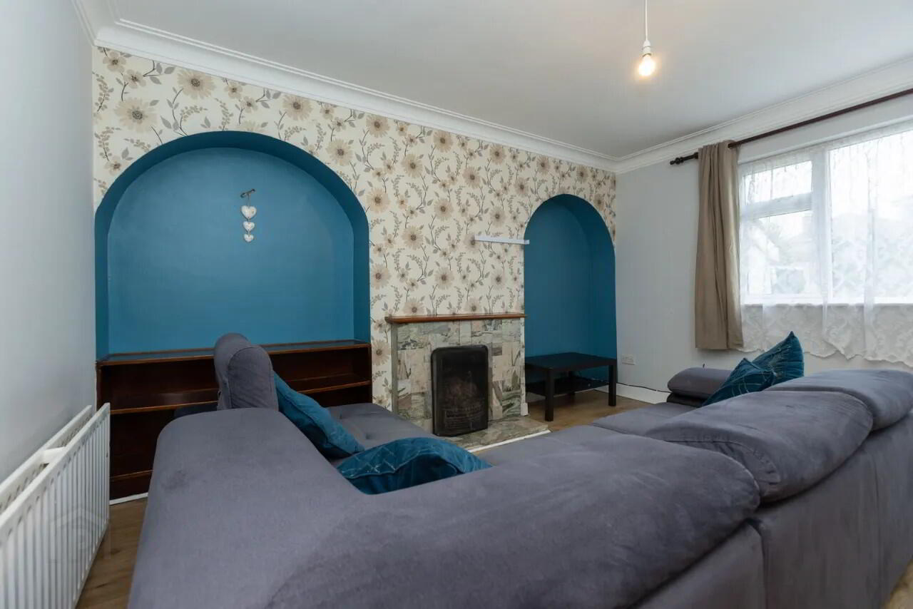 17 Woodlands Avenue 3 of 47