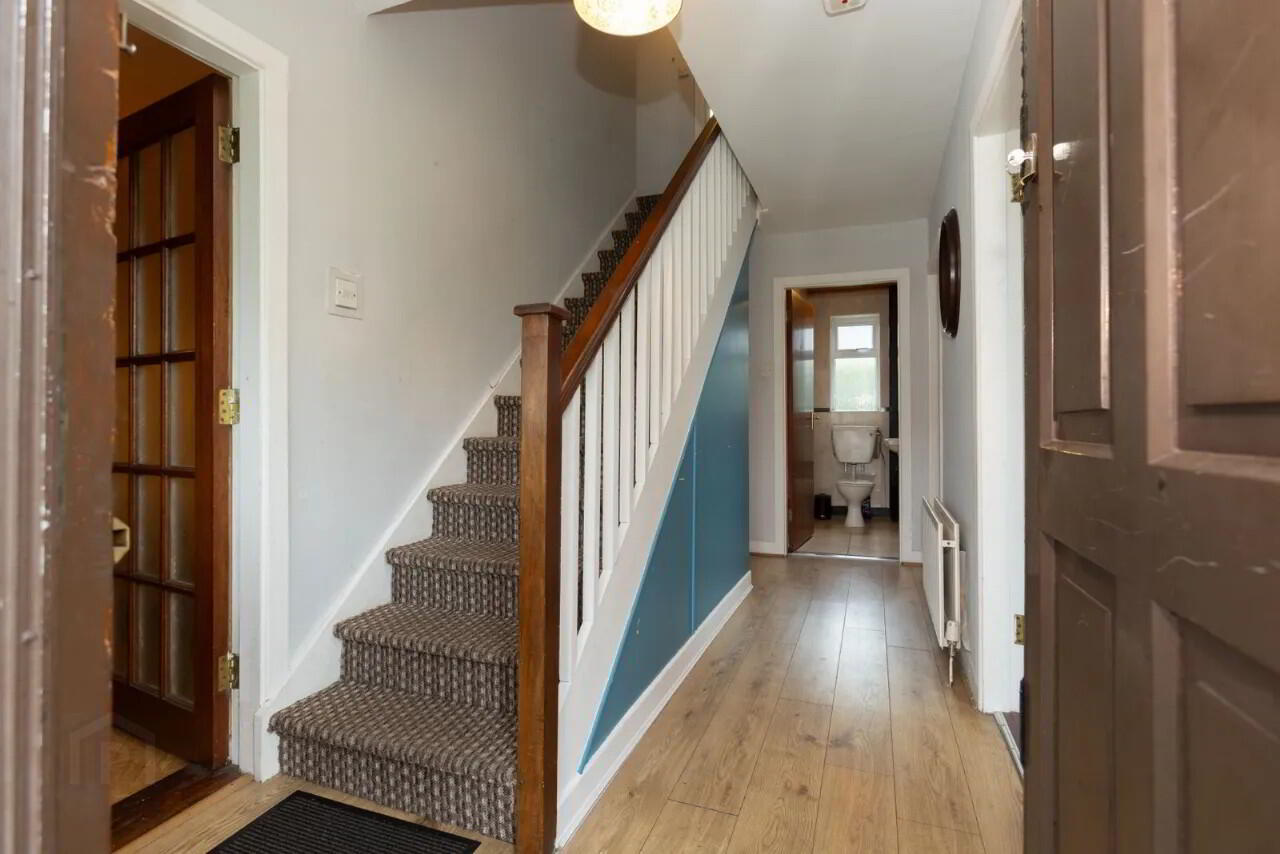 17 Woodlands Avenue 2 of 47