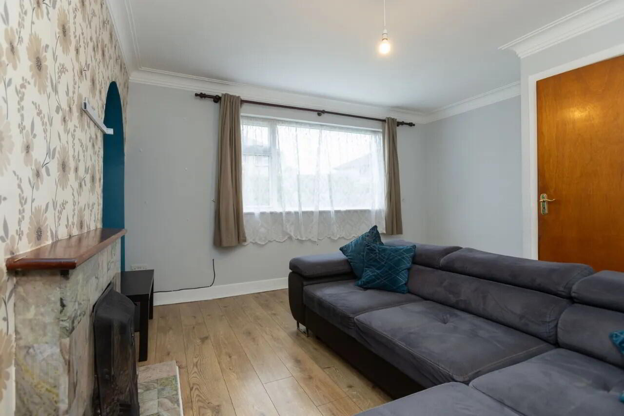 17 Woodlands Avenue 6 of 47
