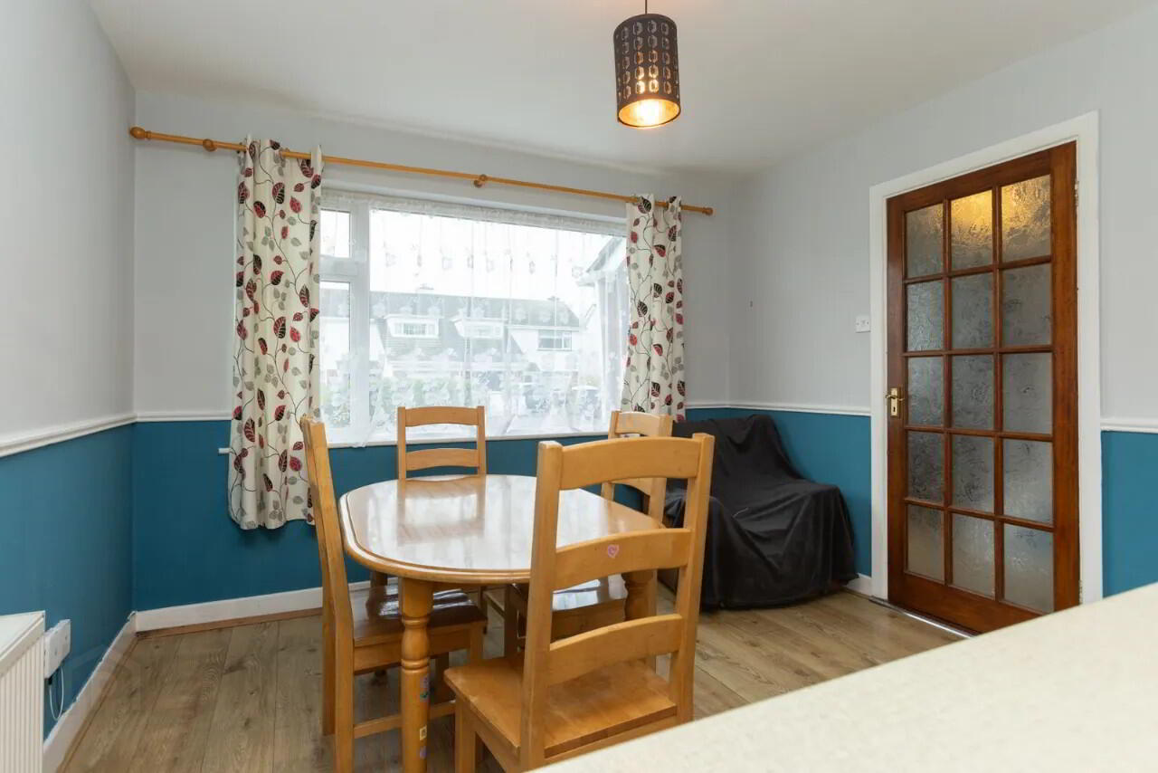17 Woodlands Avenue 9 of 47