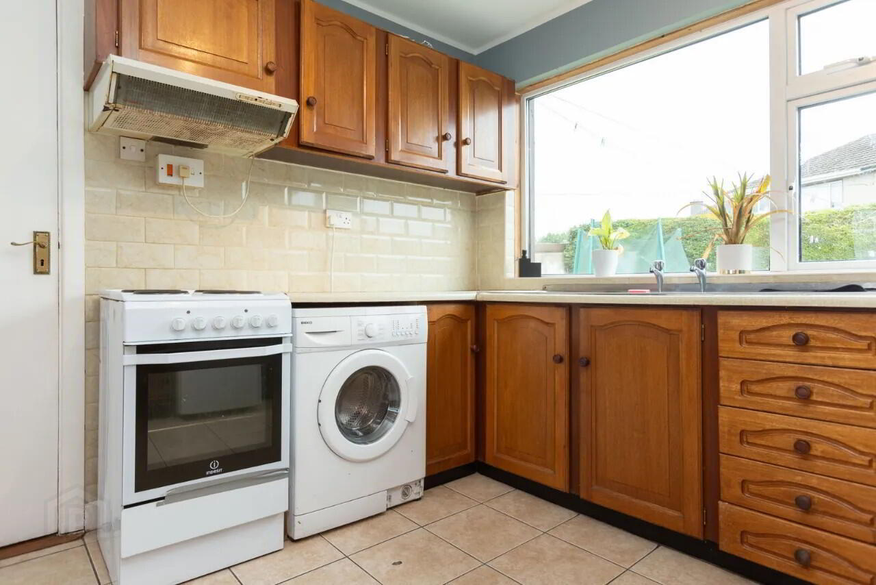 17 Woodlands Avenue 16 of 47