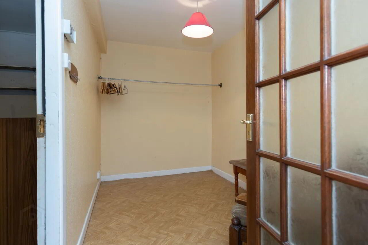 17 Woodlands Avenue 23 of 47