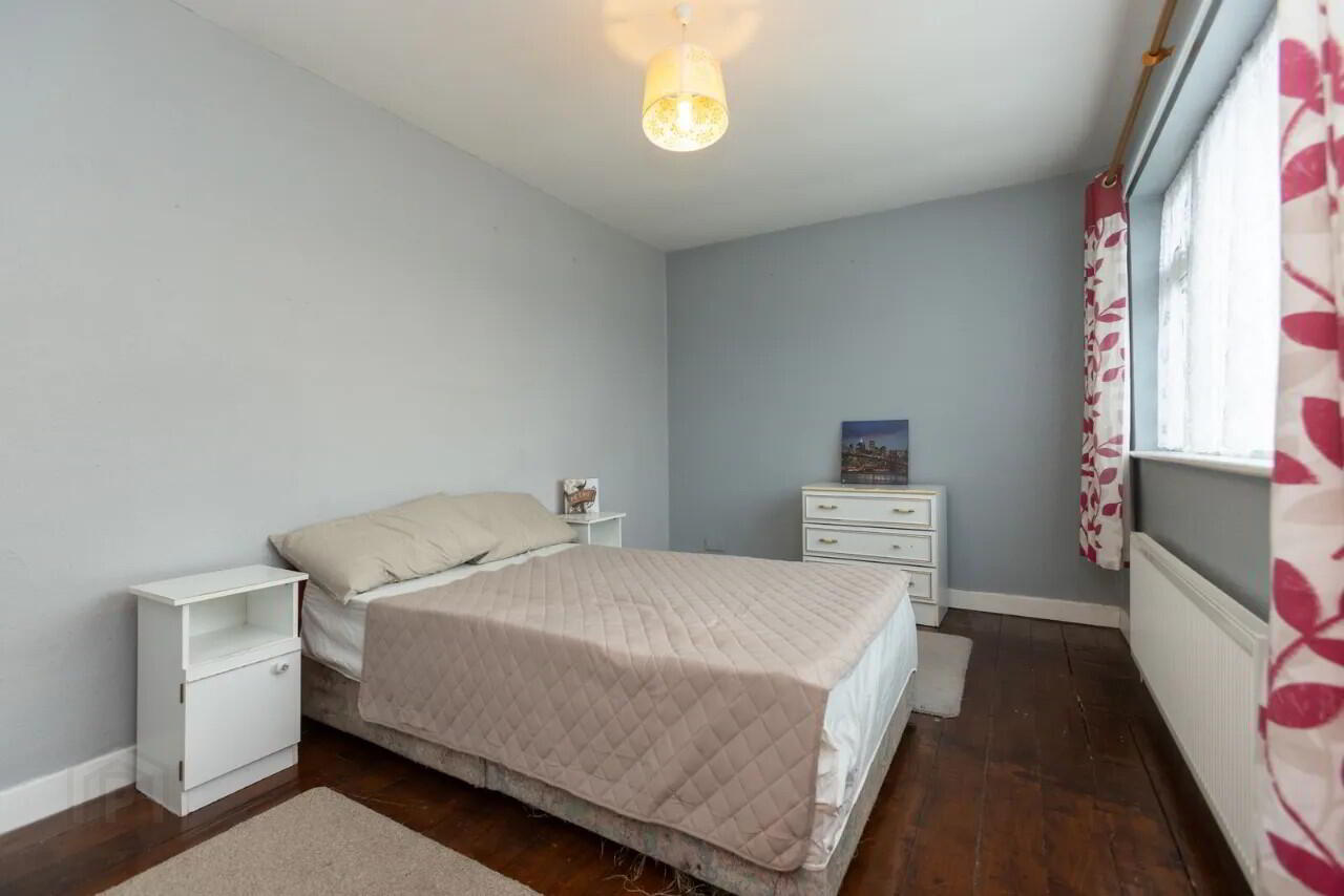 17 Woodlands Avenue 33 of 47