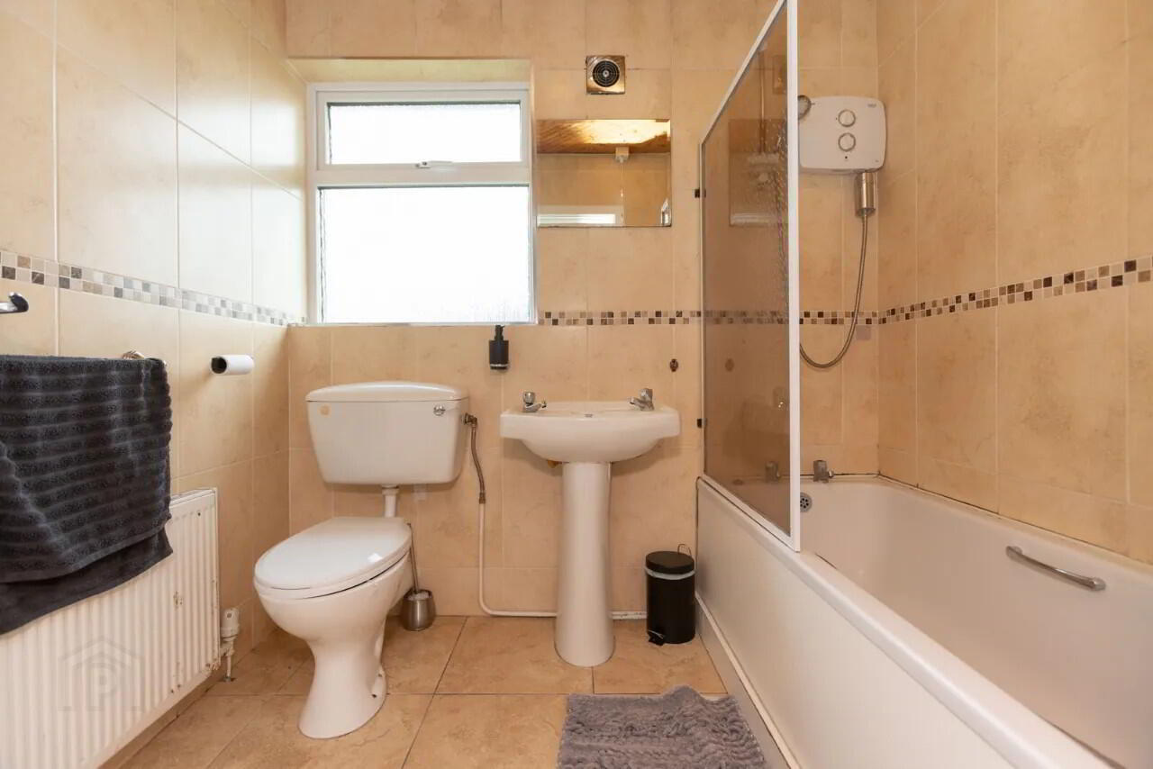 17 Woodlands Avenue 37 of 47