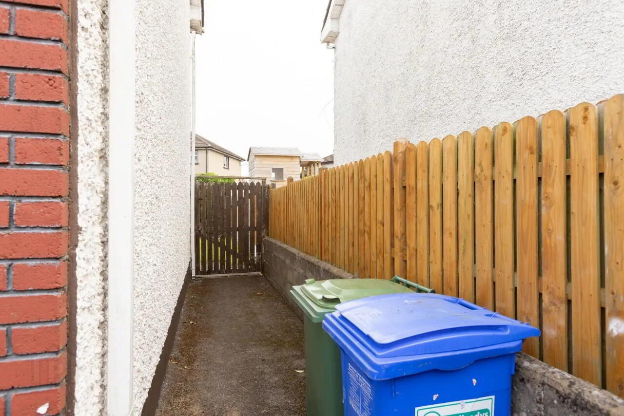 17 Woodlands Avenue 47 of 47