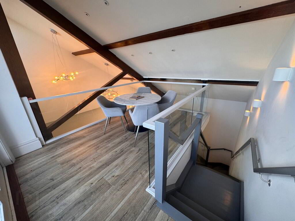 Apt 5, 13 Wellington Park 7 of 27