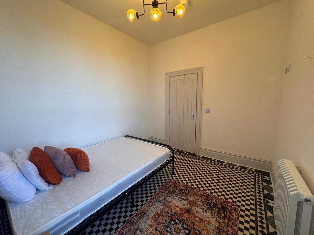 Apt 5, 13 Wellington Park 19 of 27