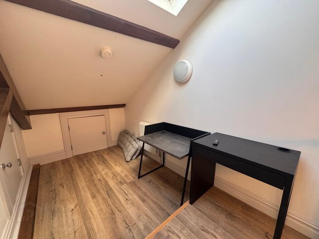 Apt 5, 13 Wellington Park 14 of 27