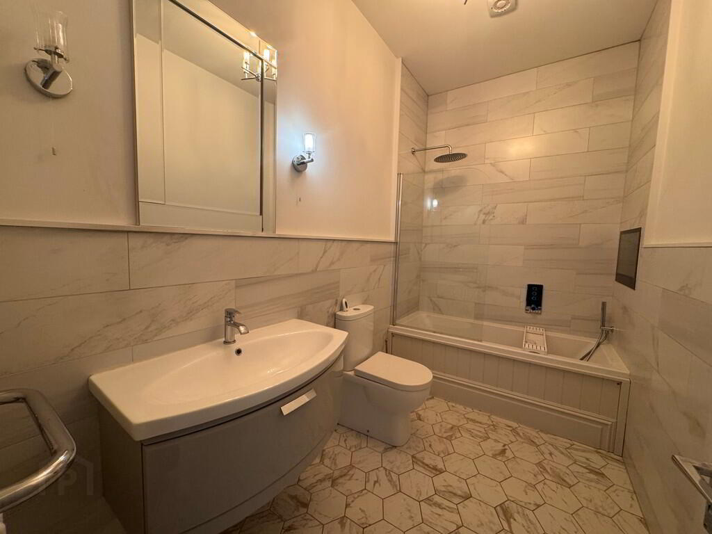 Apt 5, 13 Wellington Park 16 of 27