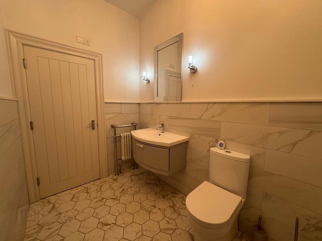 Apt 5, 13 Wellington Park 17 of 27