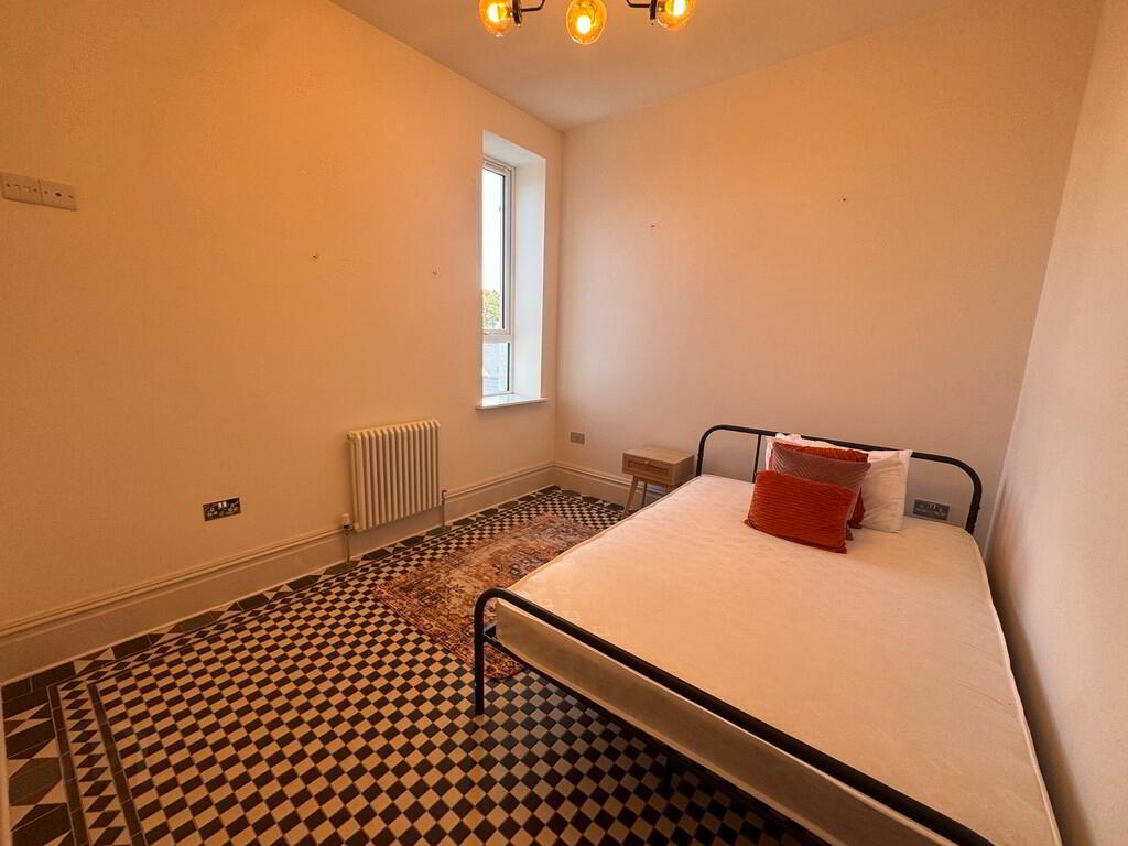 Apt 5, 13 Wellington Park 18 of 27