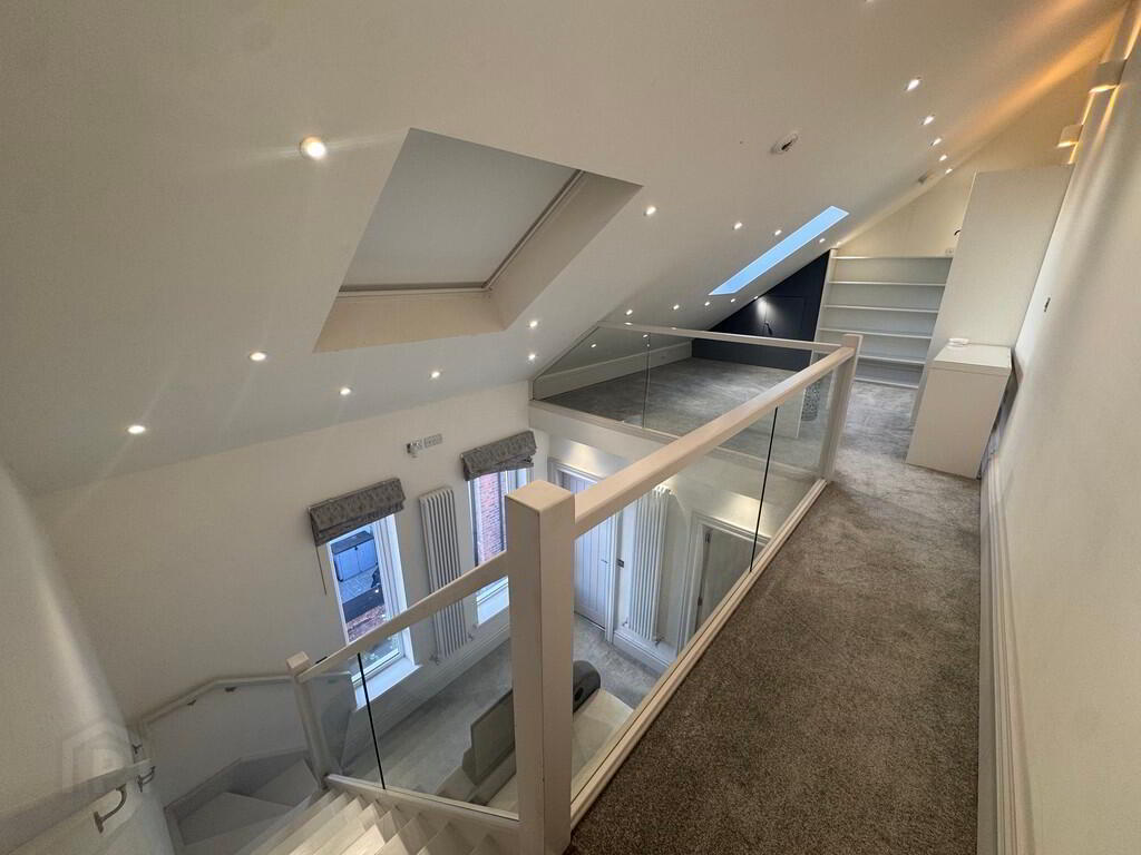Apt 5, 13 Wellington Park 25 of 27