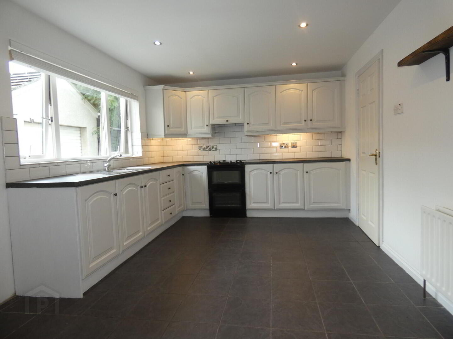 37 Knockbrcken Court 5 of 19
