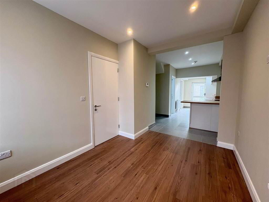 Apartment 1 346a Woodstock Road 4 of 11