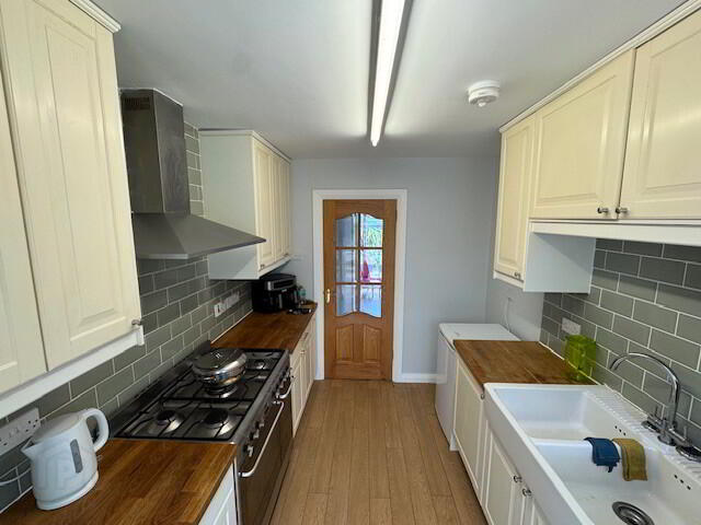 38 Craigowen Road 9 of 22