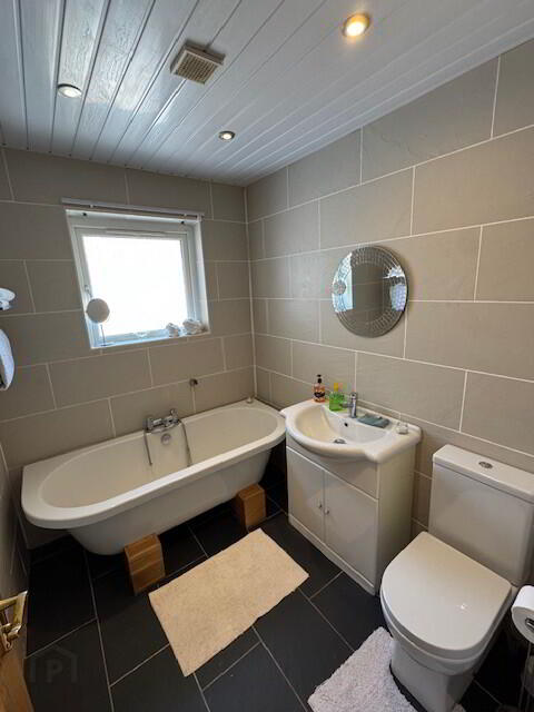 38 Craigowen Road 19 of 22