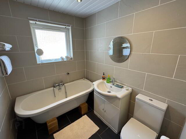 38 Craigowen Road 18 of 22